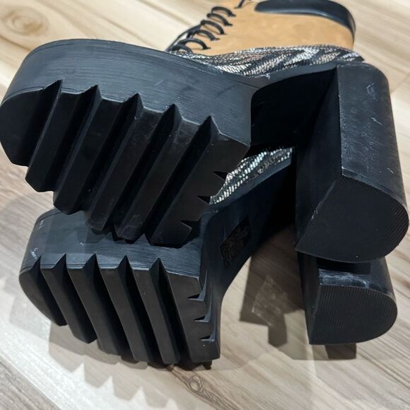 Azalea Tan Black Platform Boots Women’s 8.5 - Picture 4 of 6